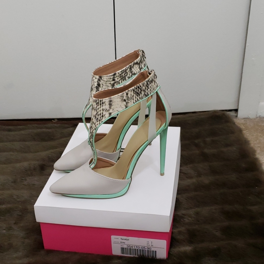 Heels - Picture 2 of 7